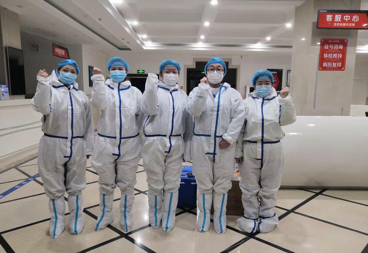 致敬核酸檢測(cè)團(tuán)隊(duì)，新年期間堅(jiān)守在抗疫一線